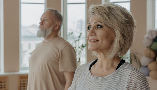vêtement facile à enfiler personne âgée Bonne Taille