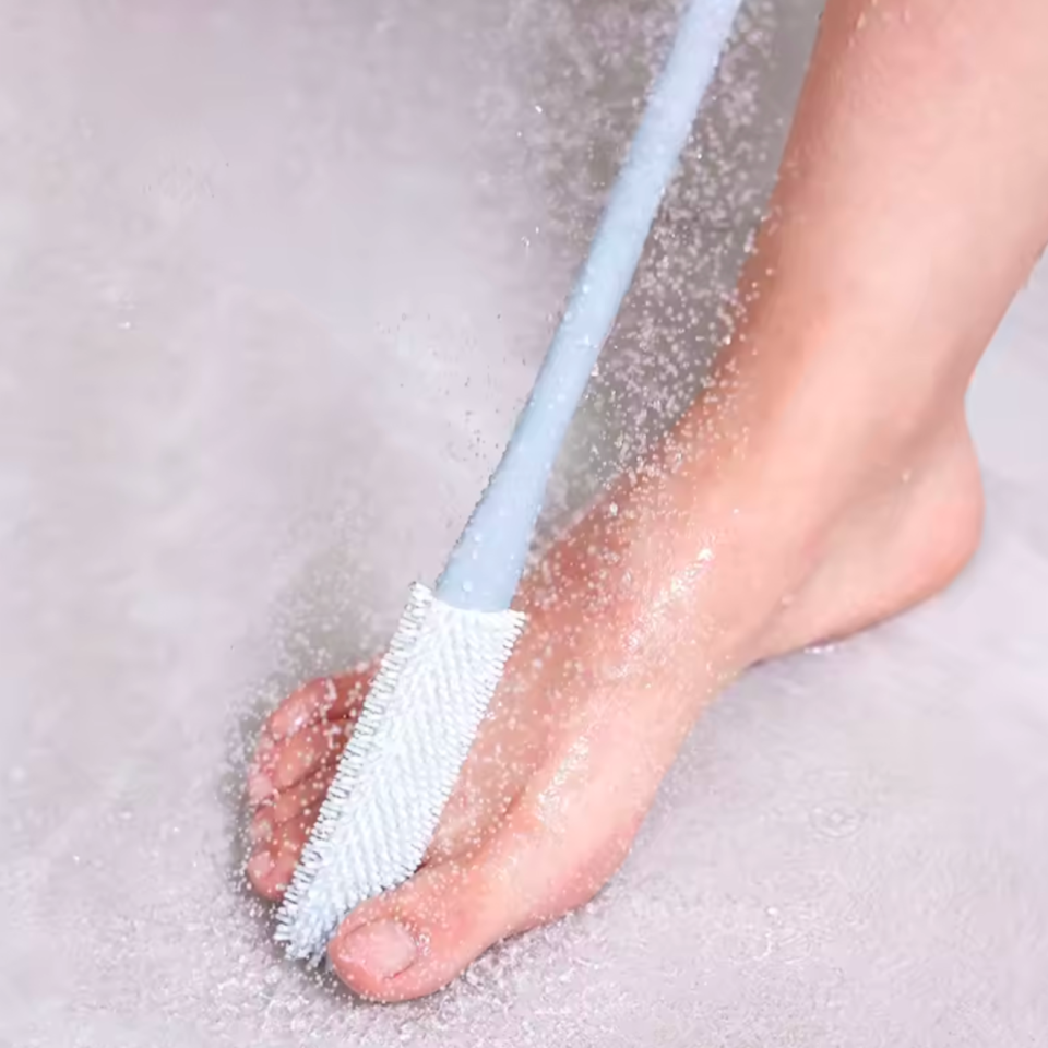 Brosse pour les pieds à manche long pour personnes handicapées et âgées