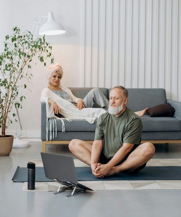 vêtements pour personnes âgées adaptés confortable