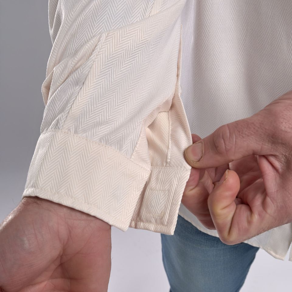Chemise adaptative homme boutons aimantés ouverture zippée sur les côtés pour faciliter le passage des bras