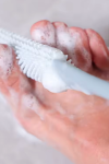 Brosse pour les pieds à manche long pour personnes handicapées et âgées